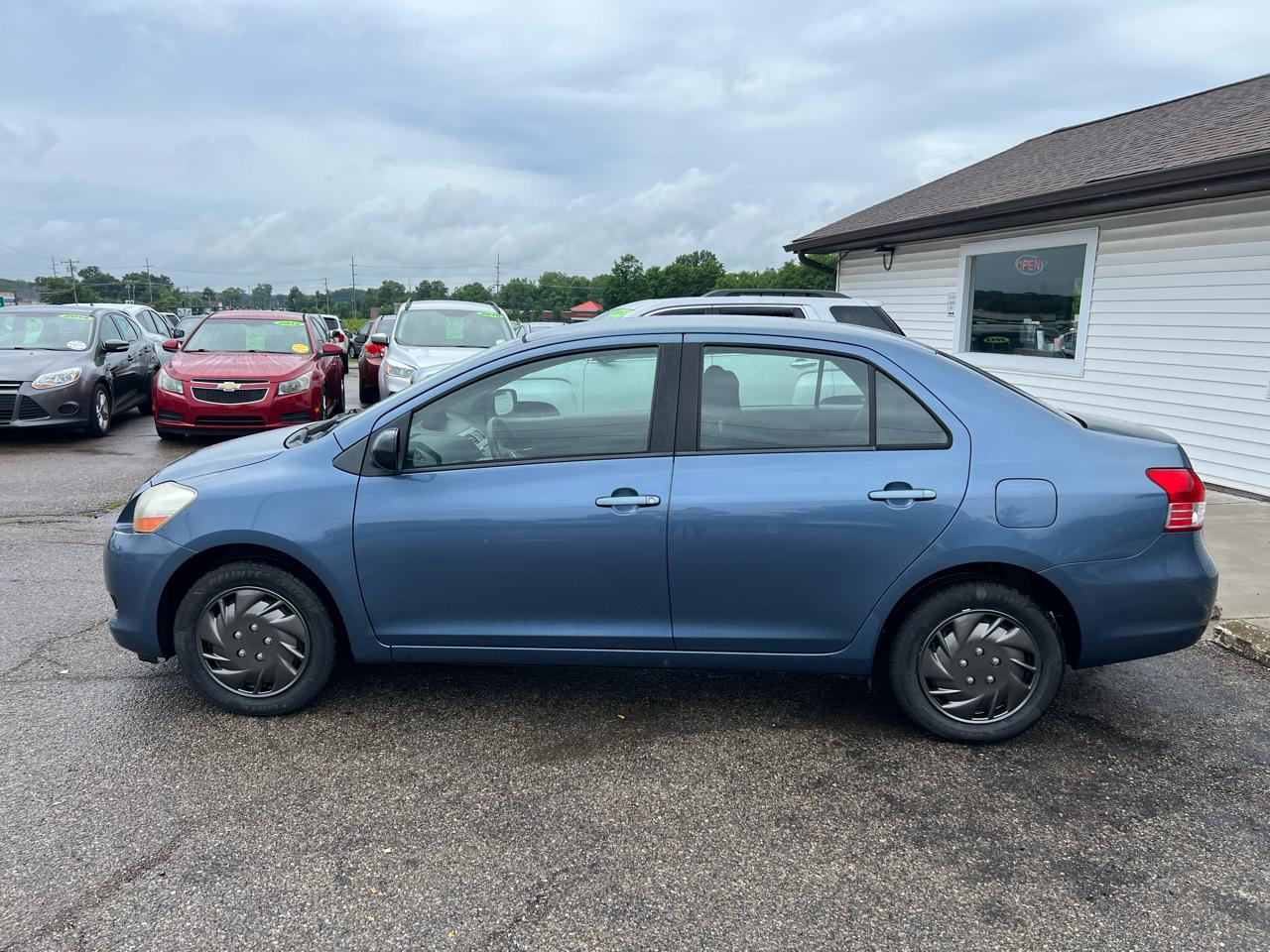 Toyota Yaris Sedan 4-Speed AT 2009