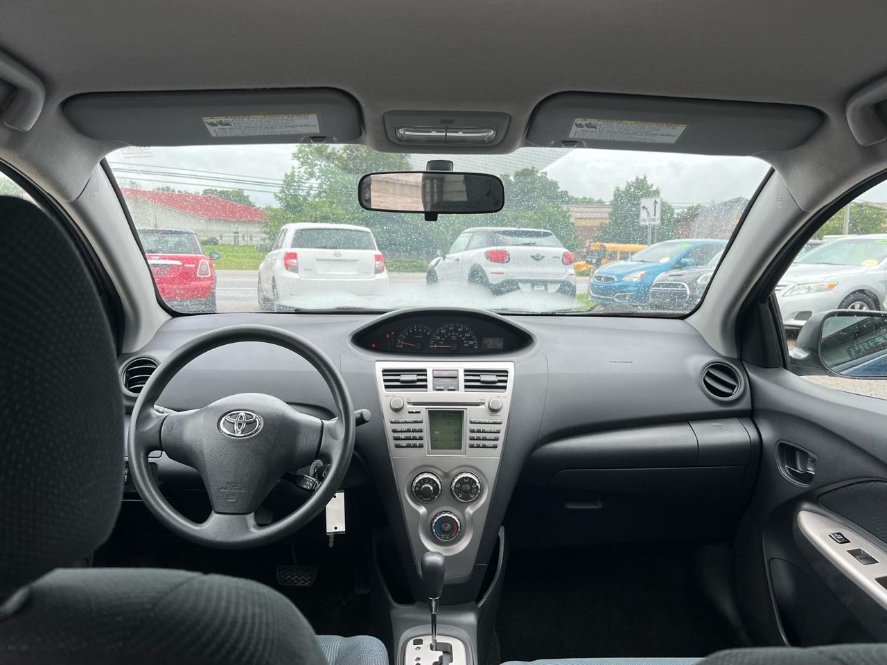 Toyota Yaris Sedan 4-Speed AT 2009