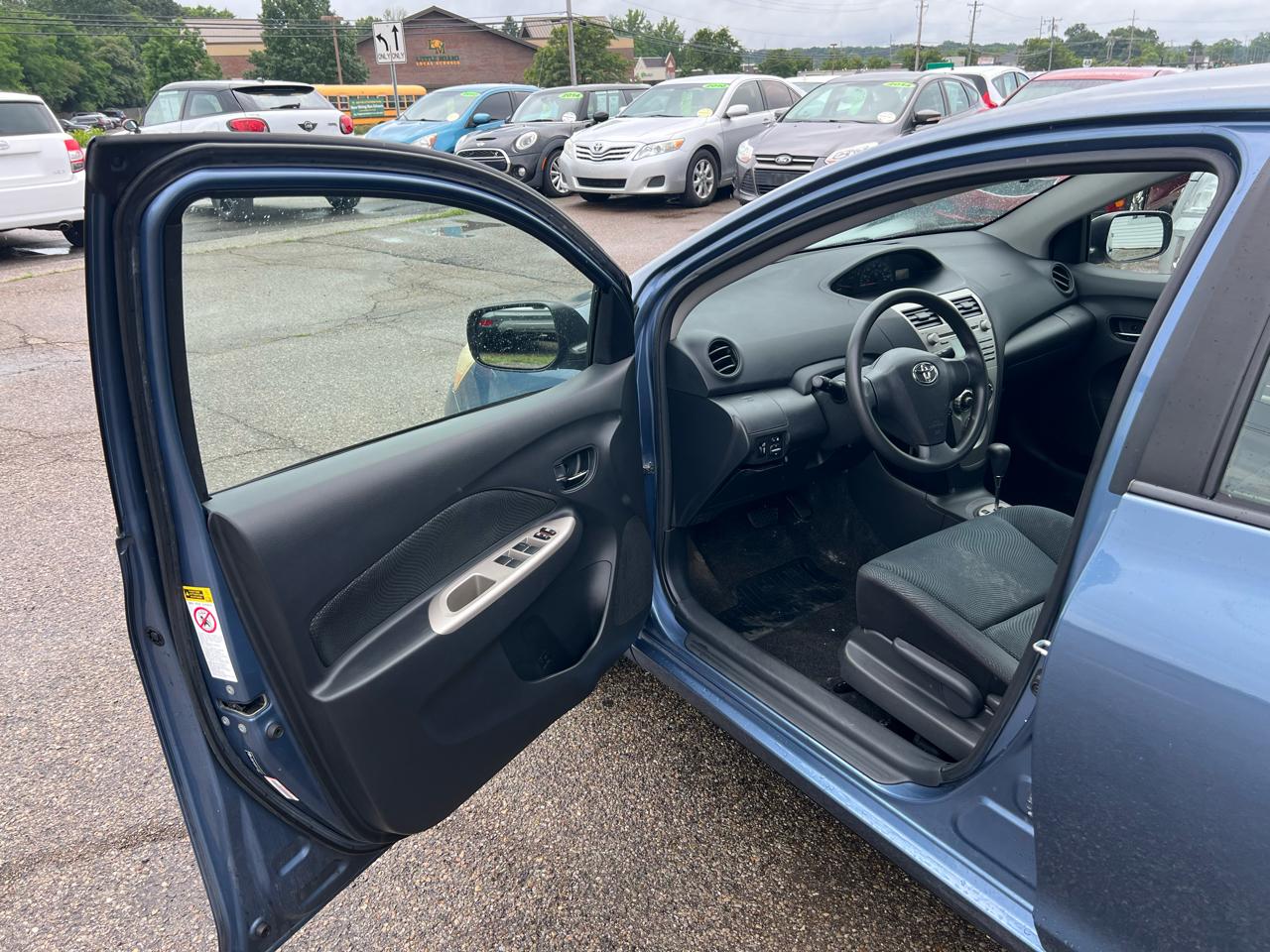Toyota Yaris Sedan 4-Speed AT 2009