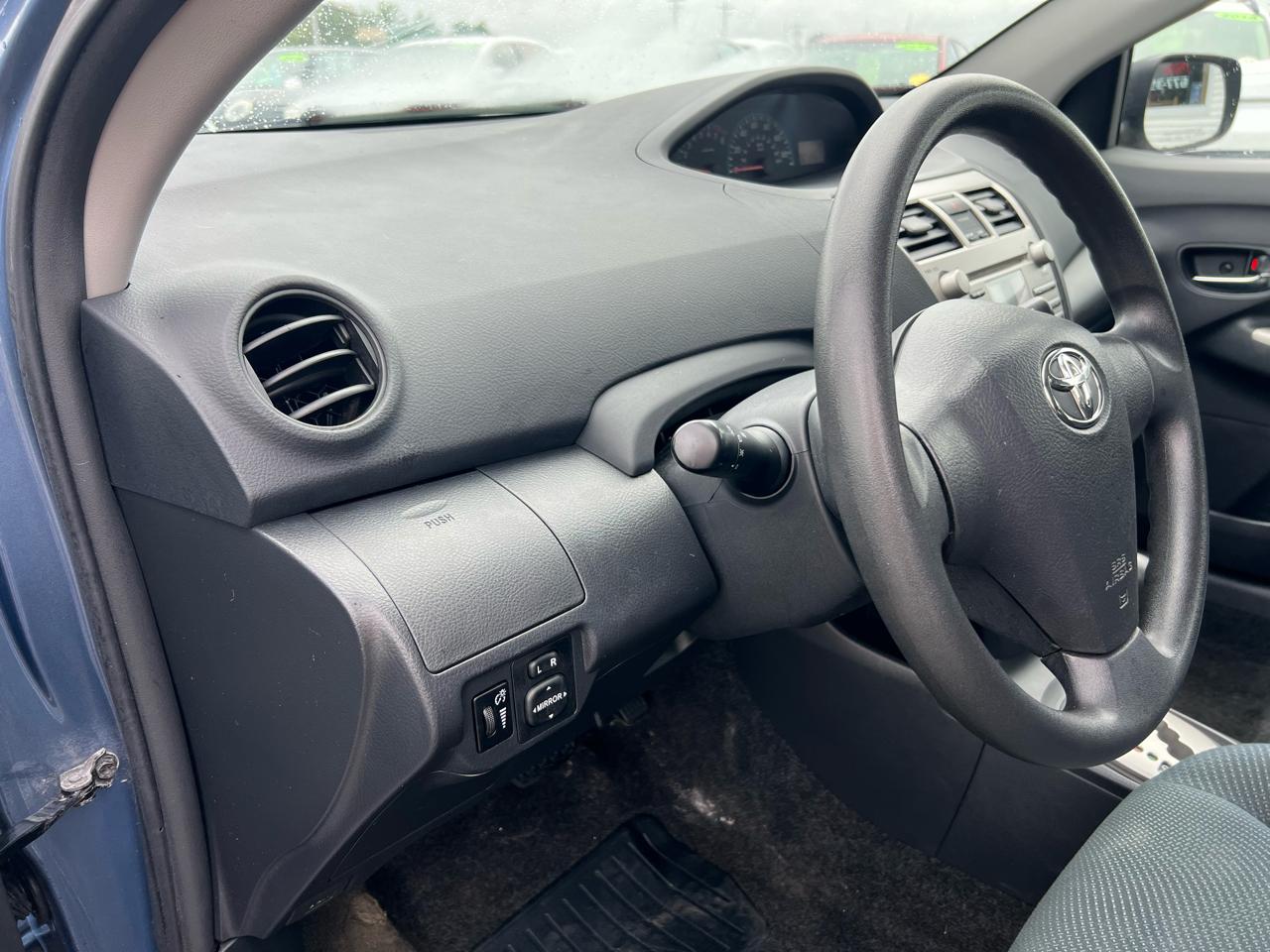Toyota Yaris Sedan 4-Speed AT 2009