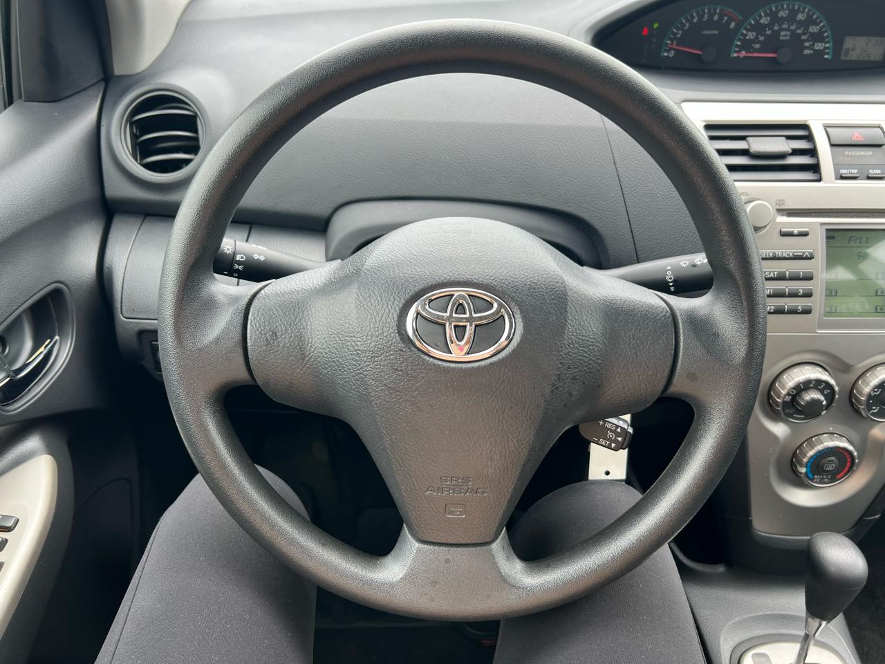 Toyota Yaris Sedan 4-Speed AT 2009