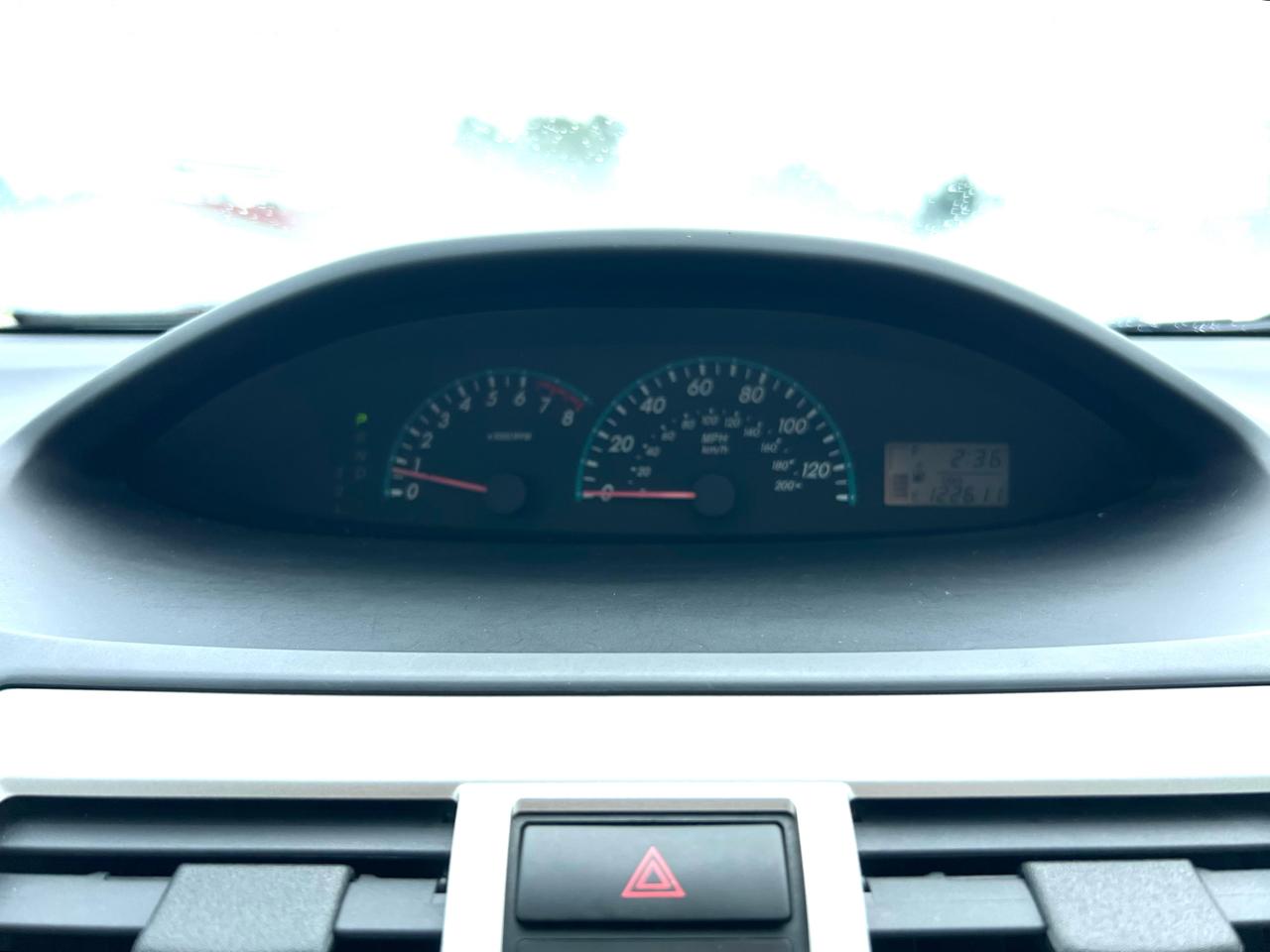 Toyota Yaris Sedan 4-Speed AT 2009
