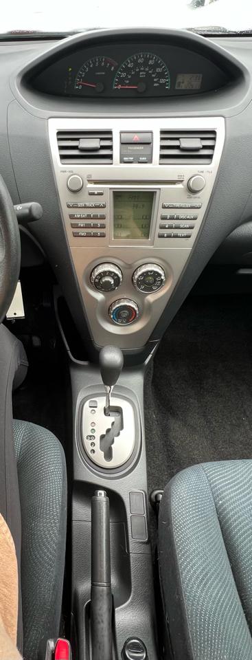 Toyota Yaris Sedan 4-Speed AT 2009