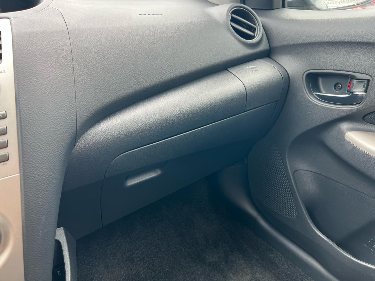 Toyota Yaris Sedan 4-Speed AT 2009