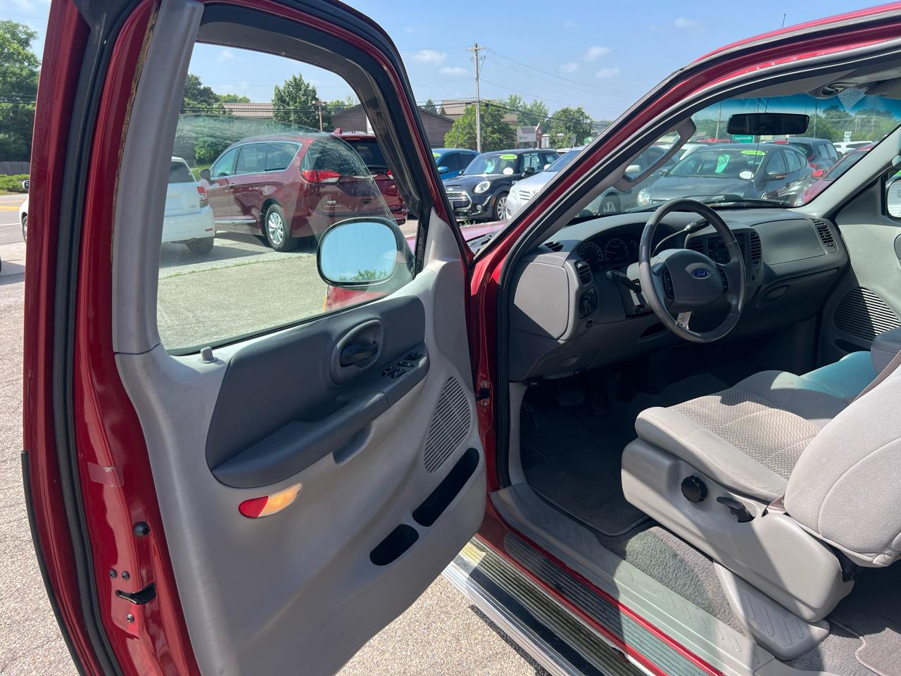 Ford F-150 XL SuperCab Short Bed 2WD 2002