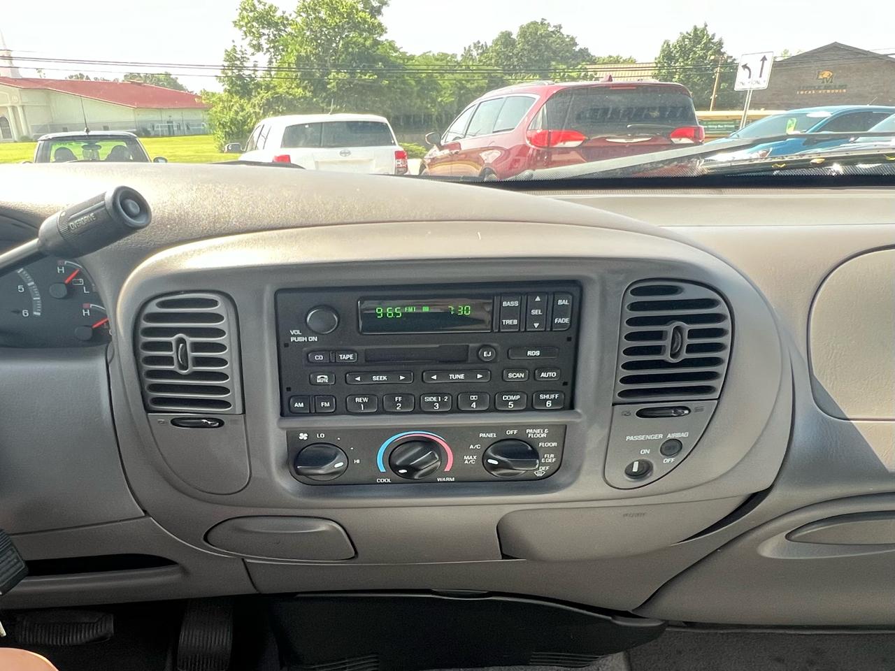 Ford F-150 XL SuperCab Short Bed 2WD 2002