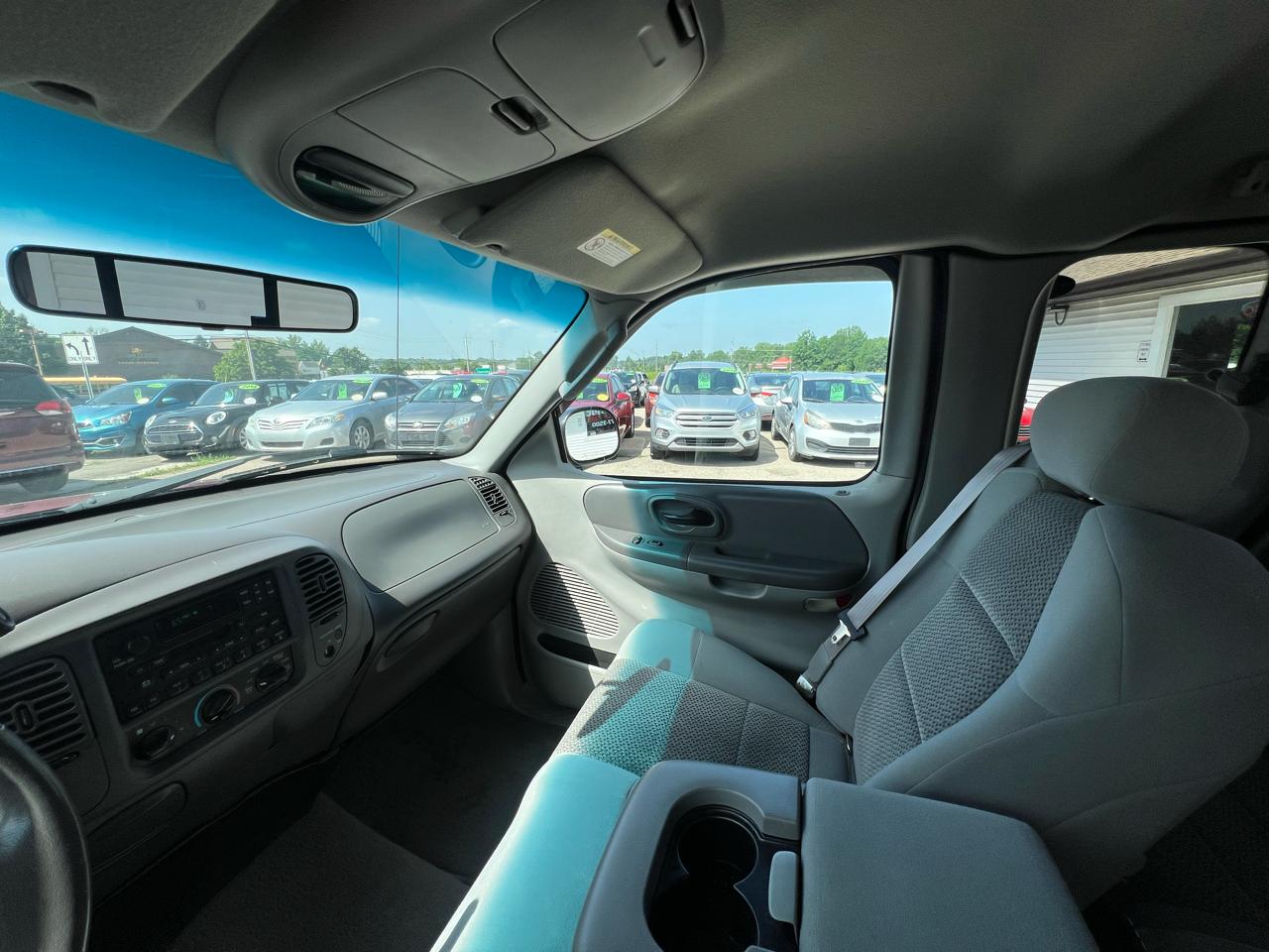 Ford F-150 XL SuperCab Short Bed 2WD 2002