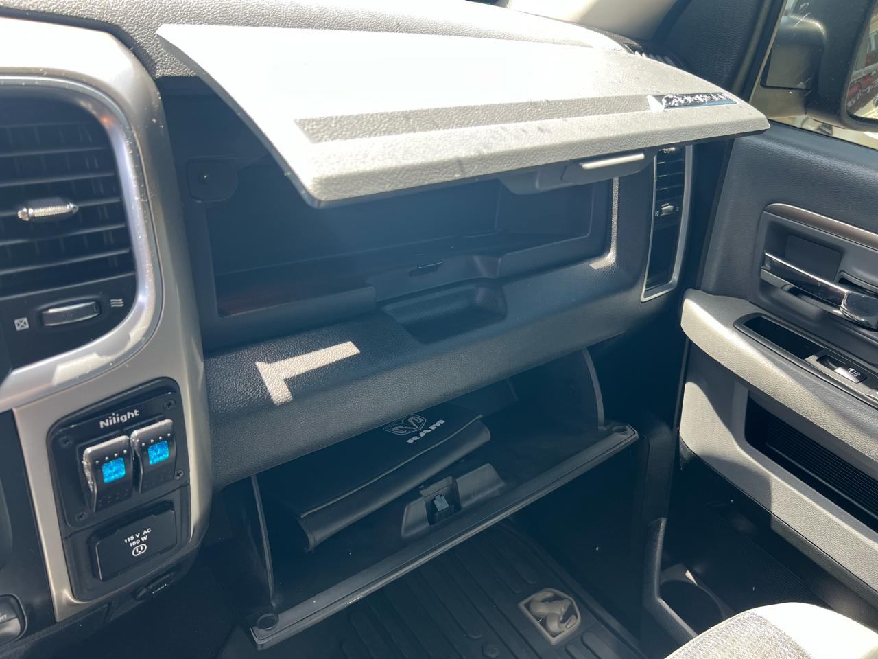 RAM 1500 SLT Crew Cab SWB 4WD 2018