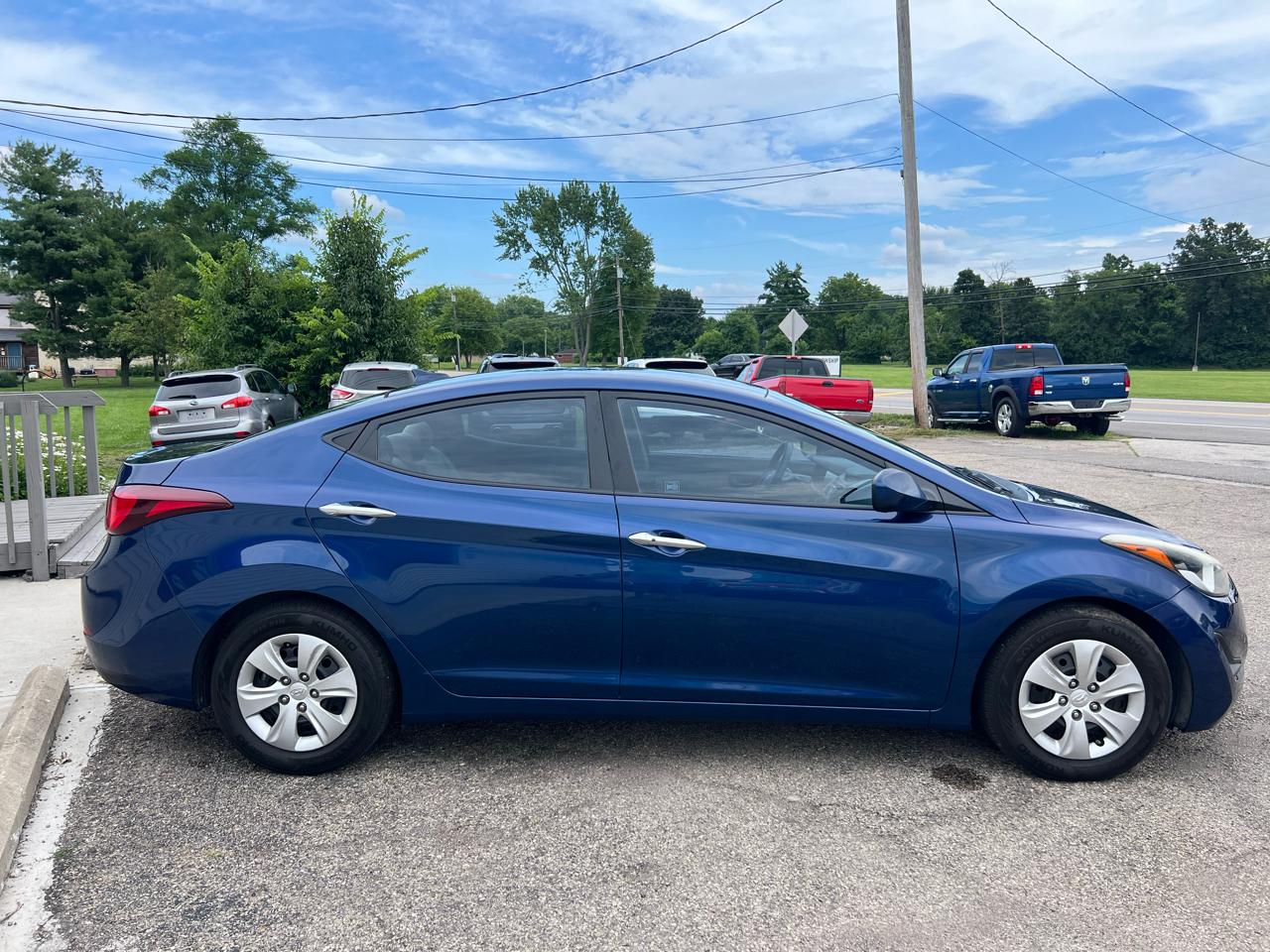 Hyundai Elantra SE 6AT 2016