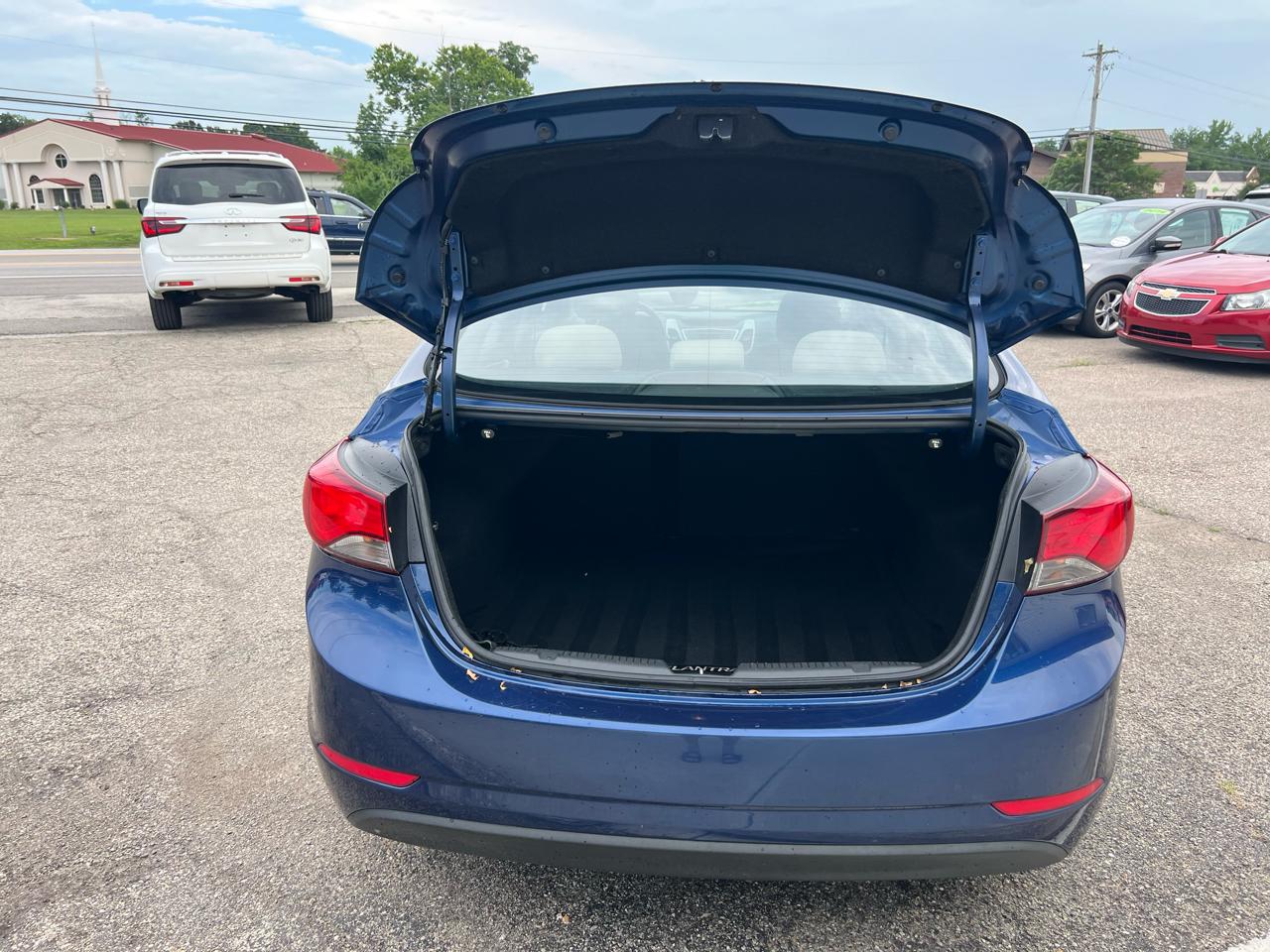 Hyundai Elantra SE 6AT 2016