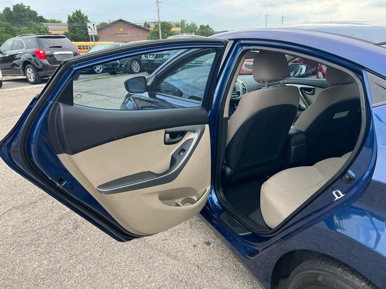 Hyundai Elantra SE 6AT 2016