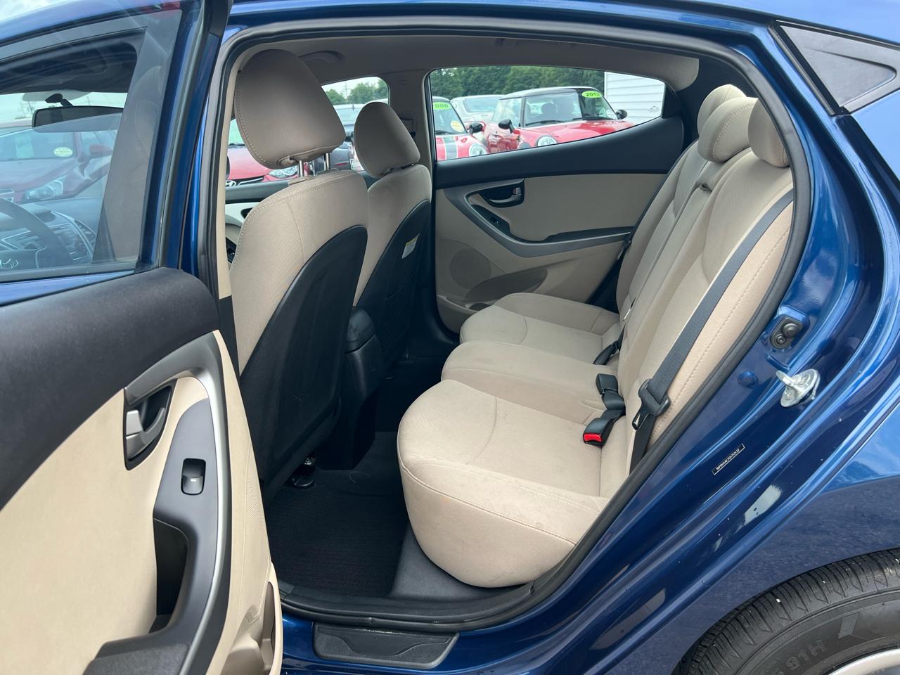 Hyundai Elantra SE 6AT 2016
