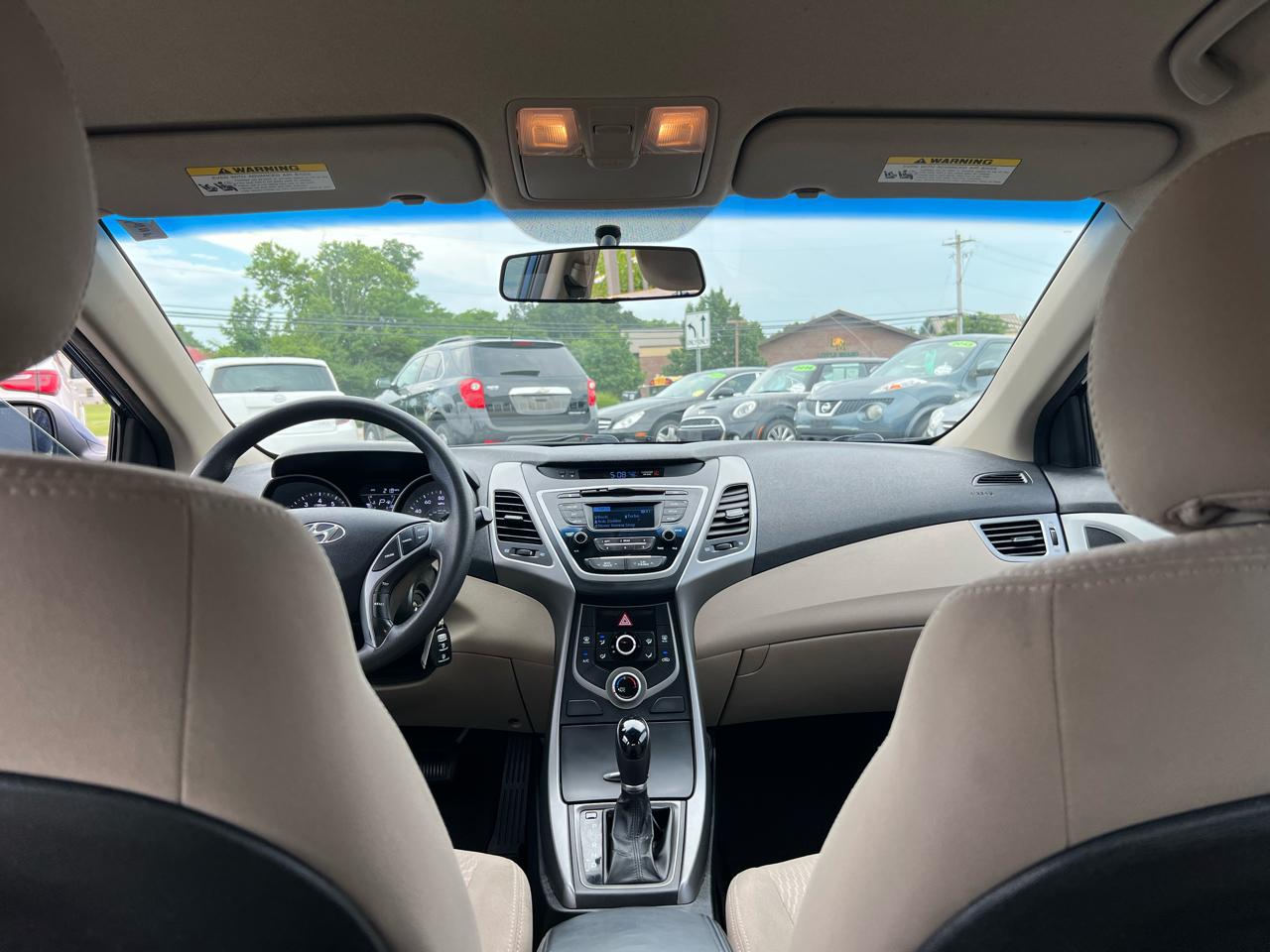 Hyundai Elantra SE 6AT 2016