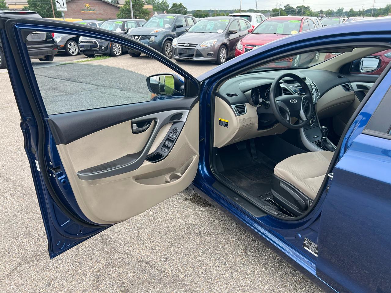 Hyundai Elantra SE 6AT 2016
