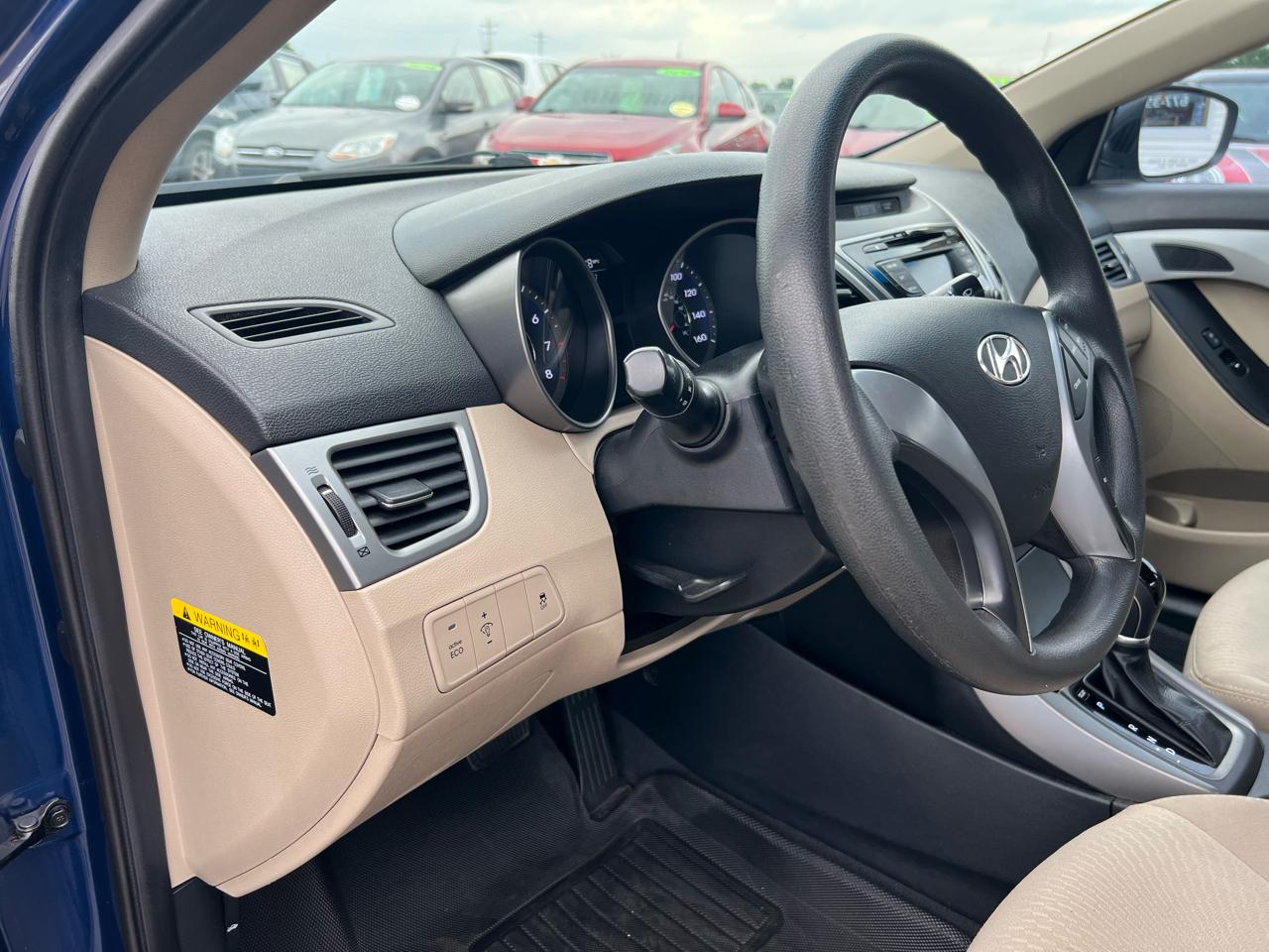 Hyundai Elantra SE 6AT 2016