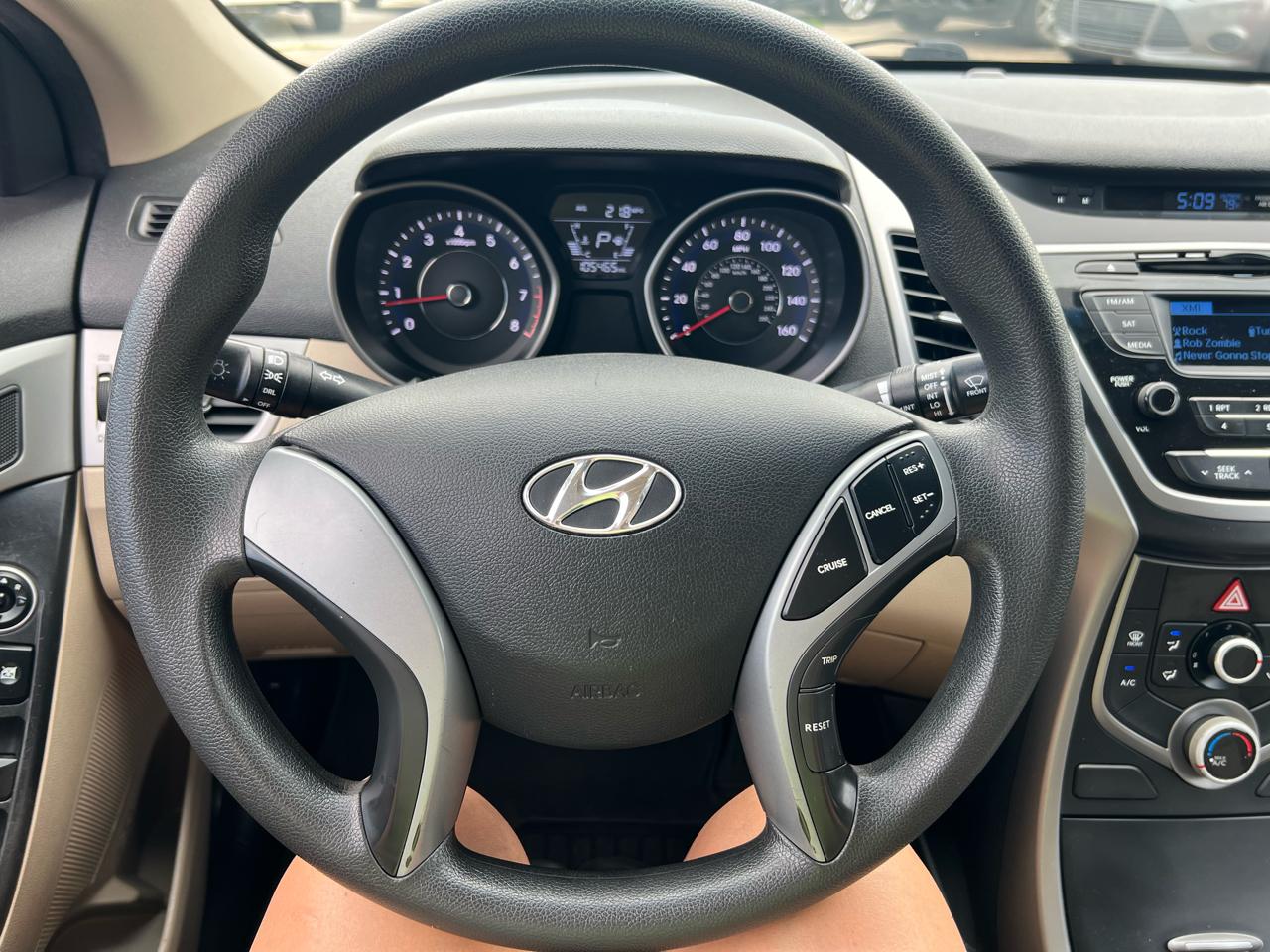 Hyundai Elantra SE 6AT 2016