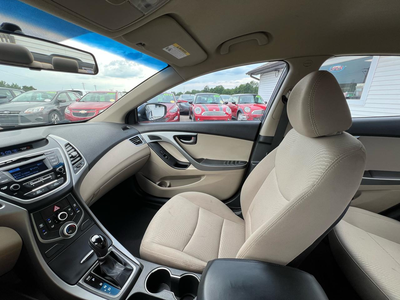 Hyundai Elantra SE 6AT 2016