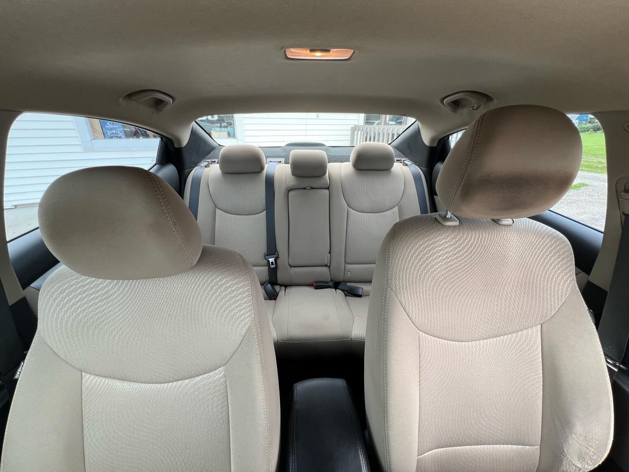 Hyundai Elantra SE 6AT 2016