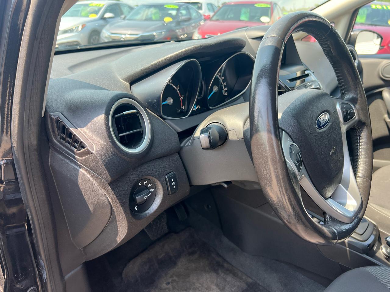 Ford Fiesta SE Sedan 2014
