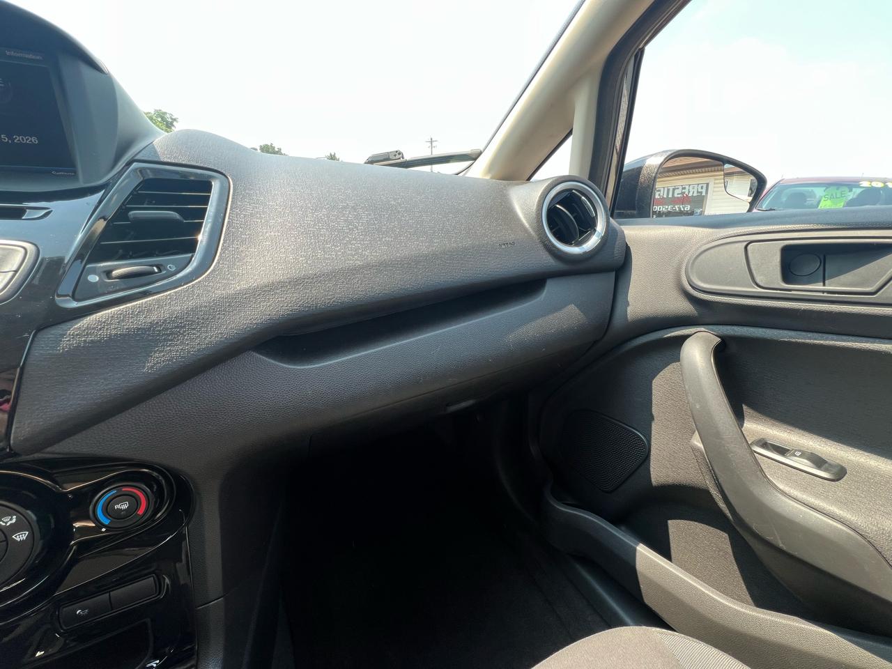 Ford Fiesta SE Sedan 2014