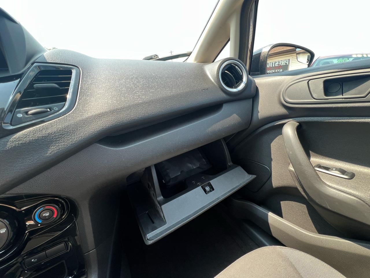 Ford Fiesta SE Sedan 2014