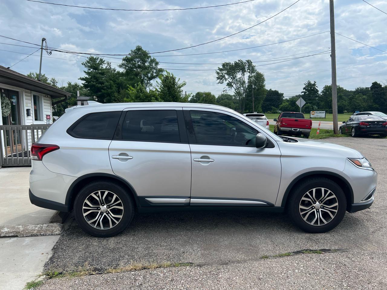Mitsubishi Outlander ES 2WD 2018