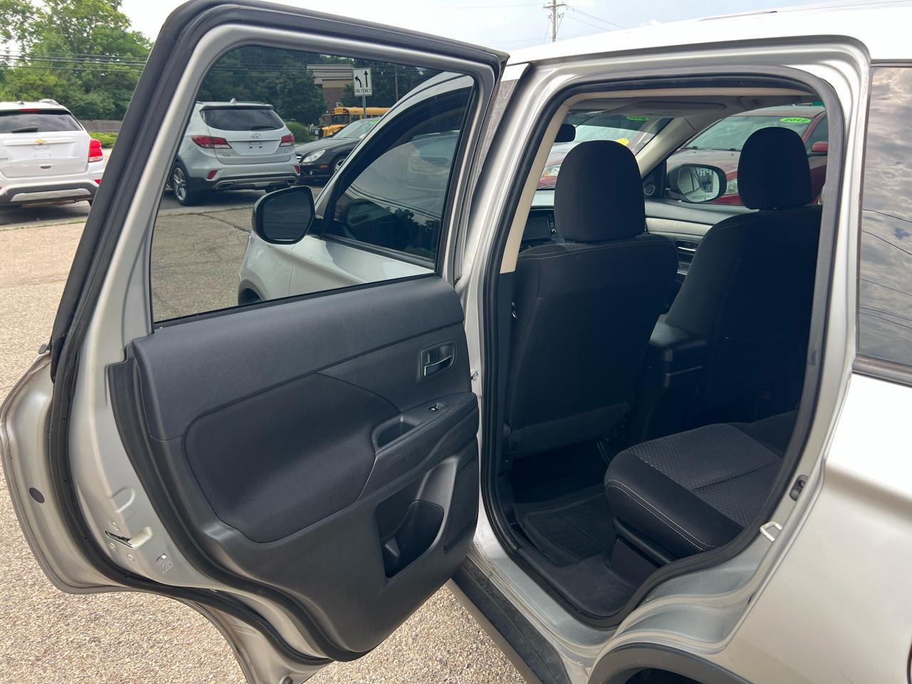 Mitsubishi Outlander ES 2WD 2018