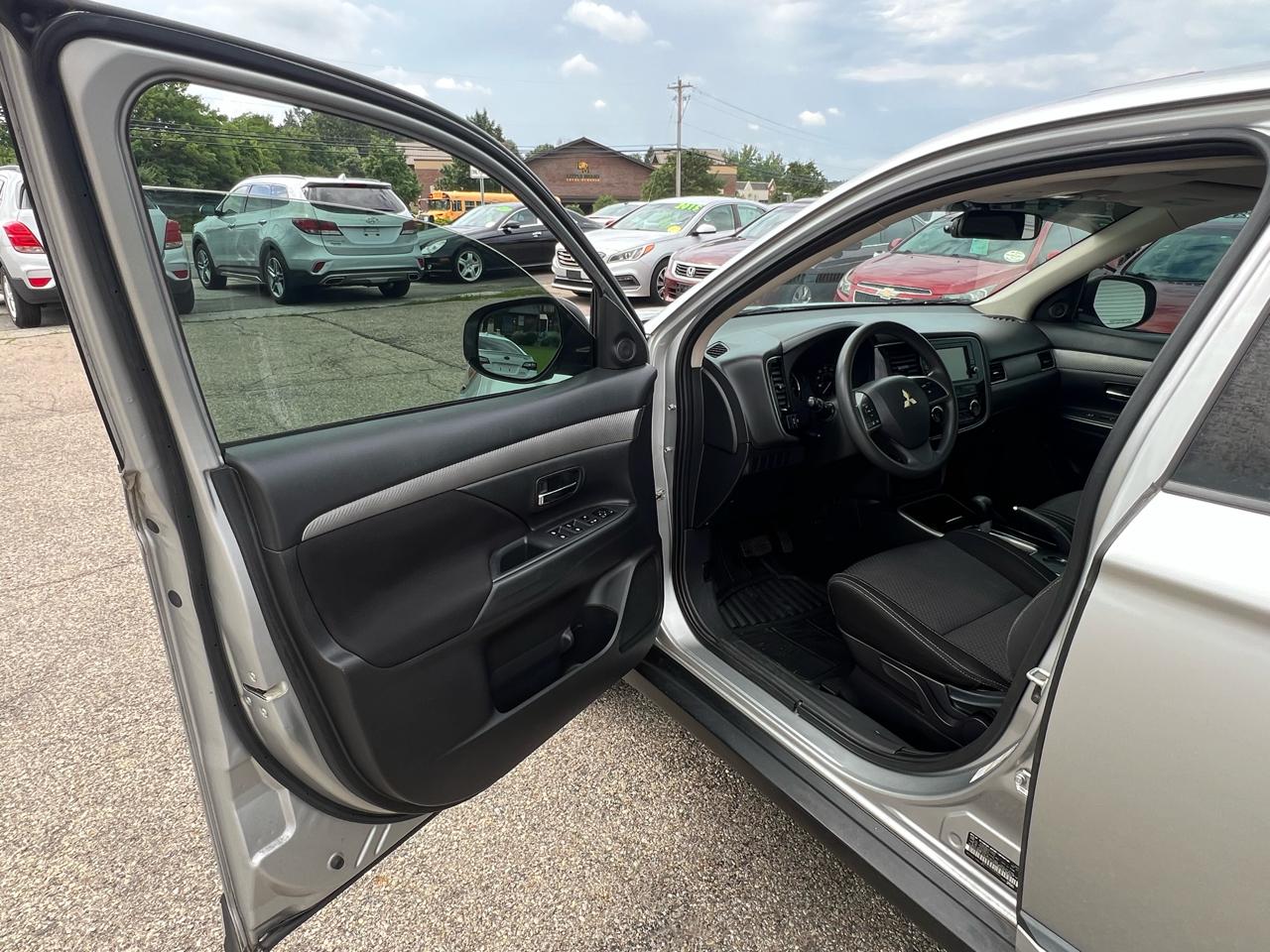 Mitsubishi Outlander ES 2WD 2018