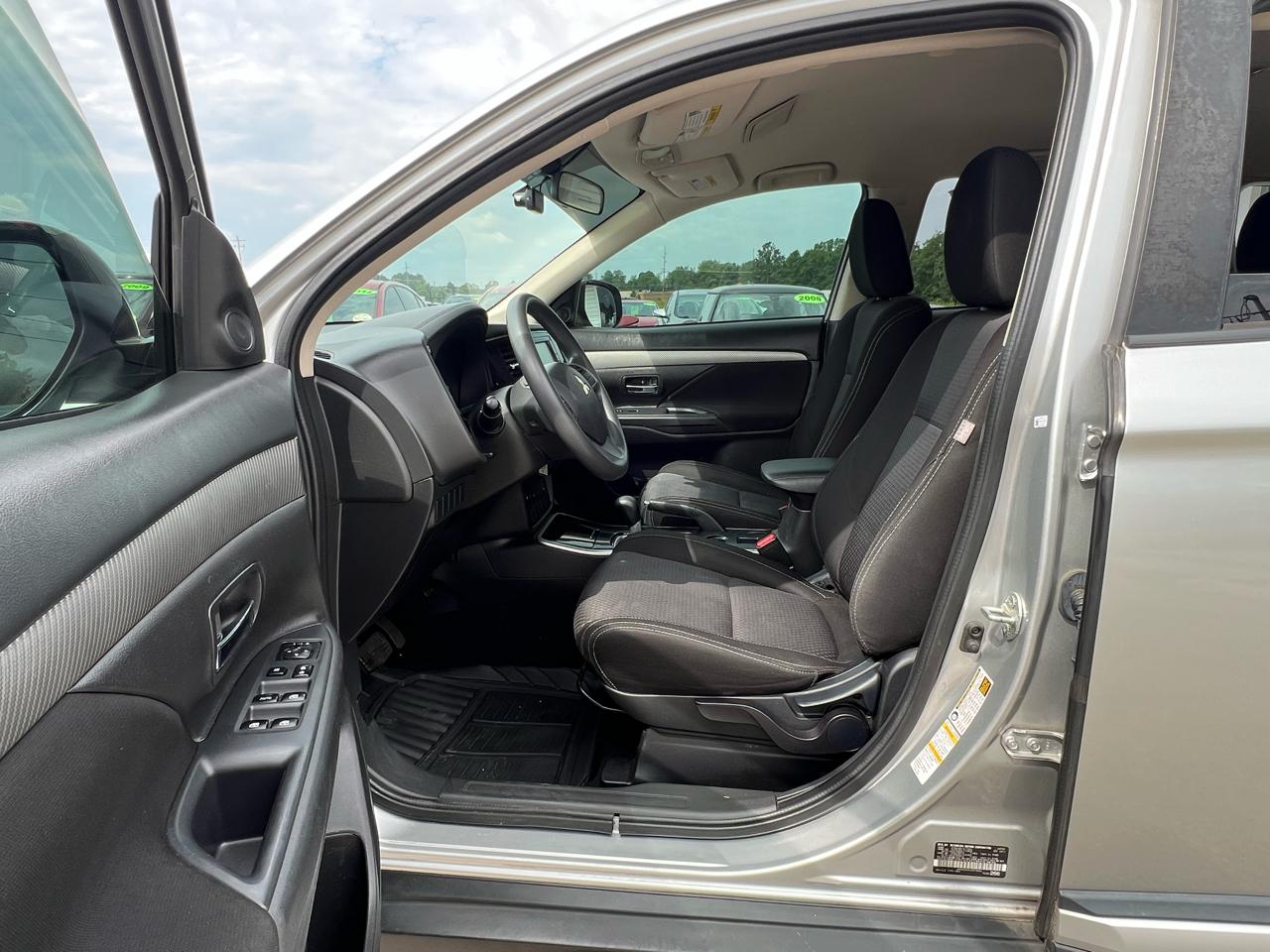 Mitsubishi Outlander ES 2WD 2018
