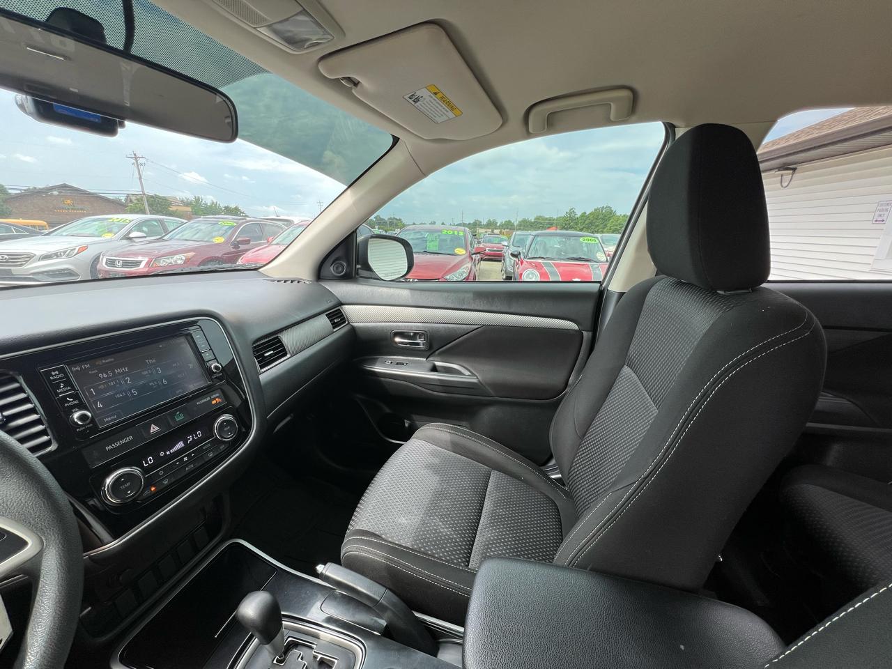 Mitsubishi Outlander ES 2WD 2018