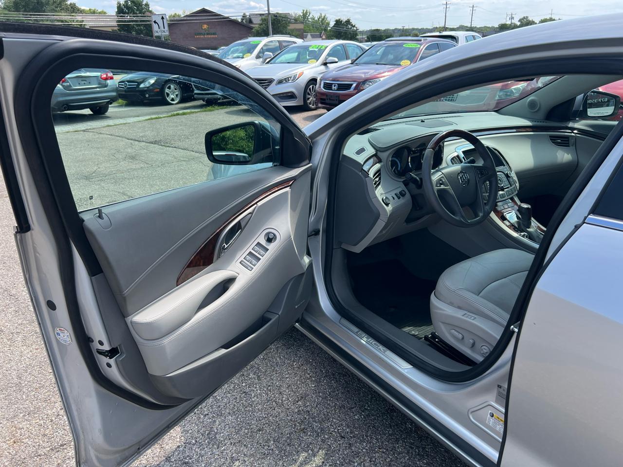 Buick LaCrosse Touring 2012
