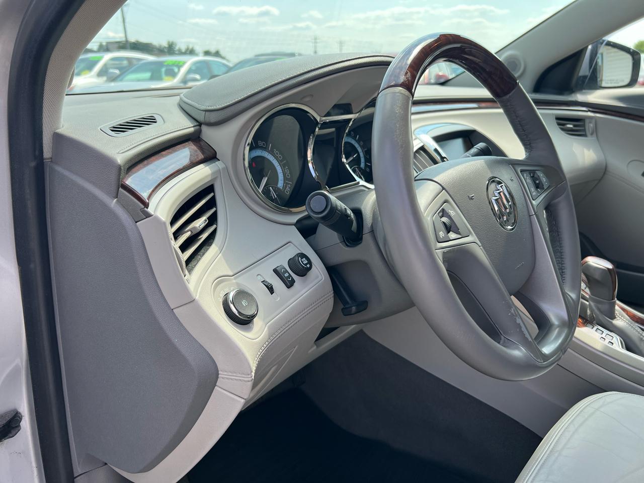 Buick LaCrosse Touring 2012