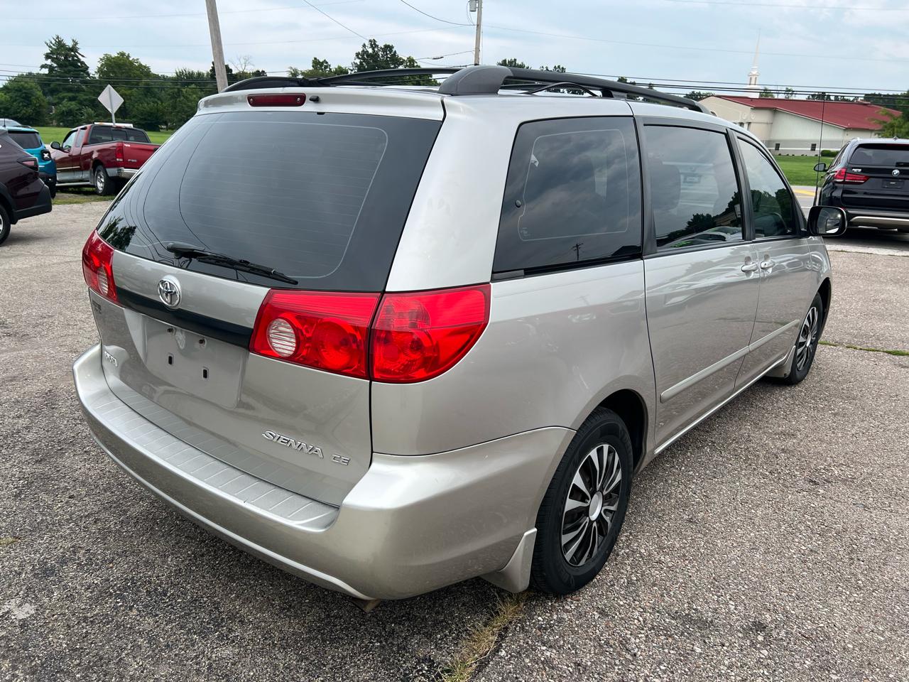 Toyota Sienna CE FWD 7-Passenger 2009
