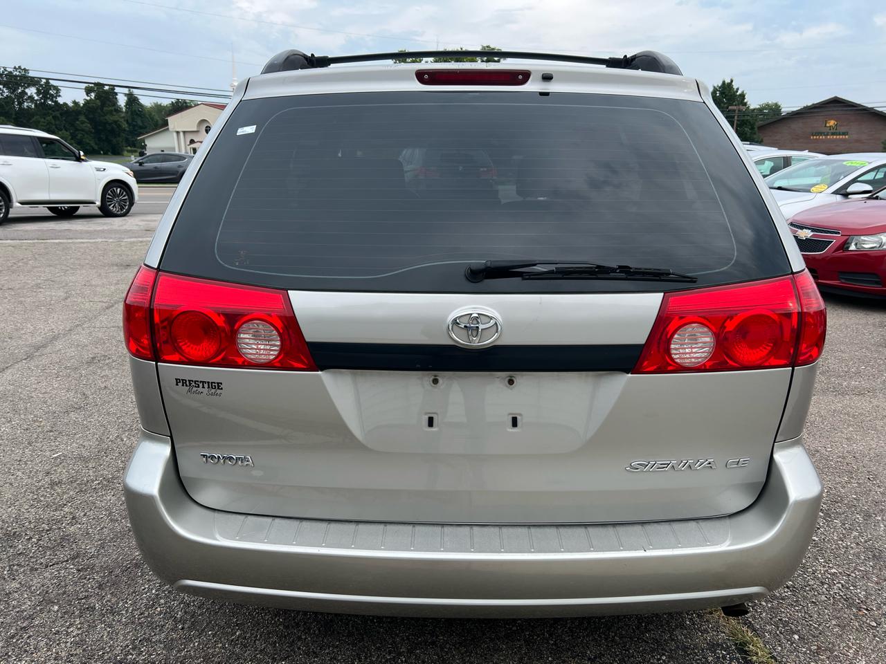 Toyota Sienna CE FWD 7-Passenger 2009