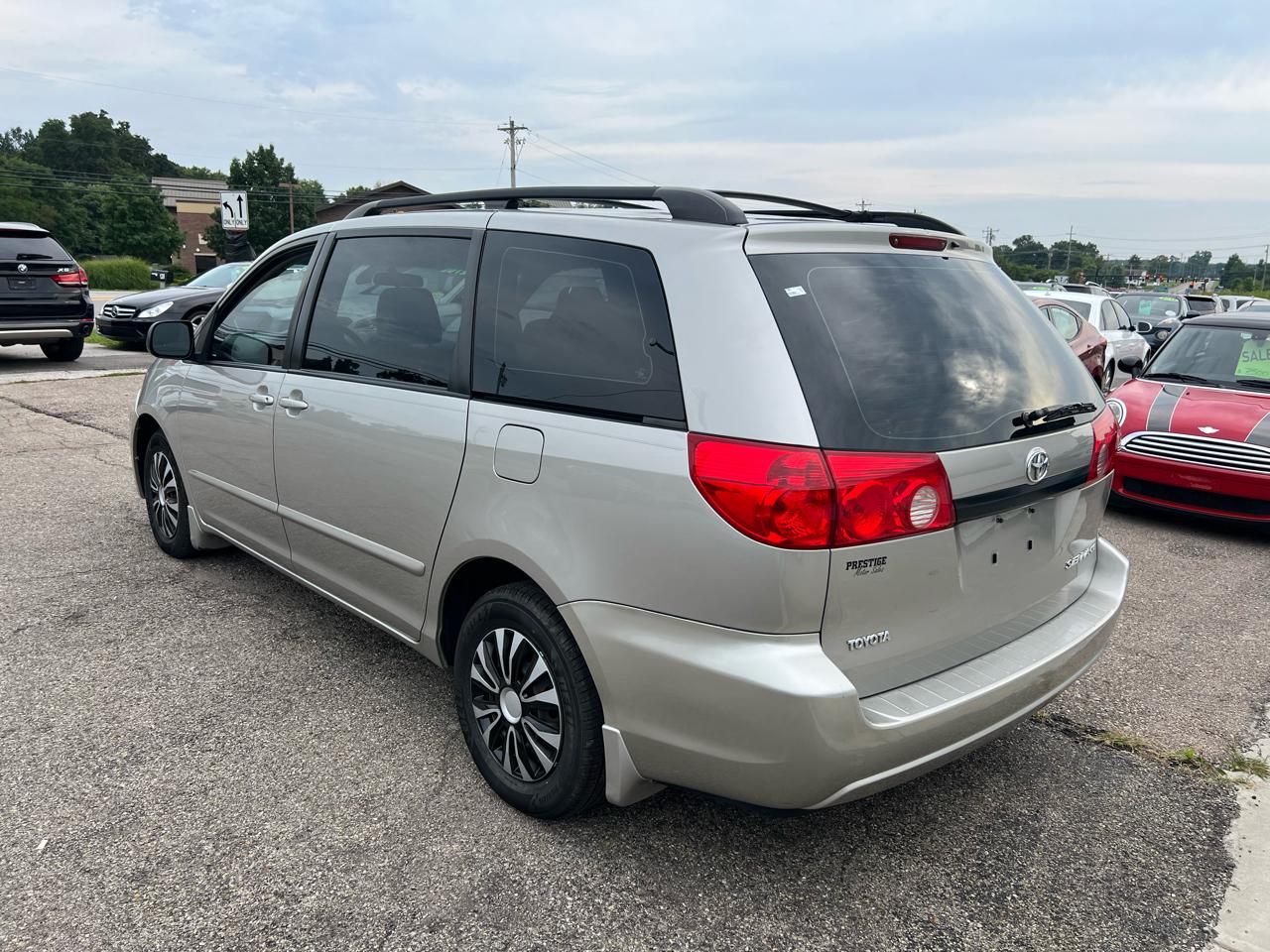 Toyota Sienna CE FWD 7-Passenger 2009
