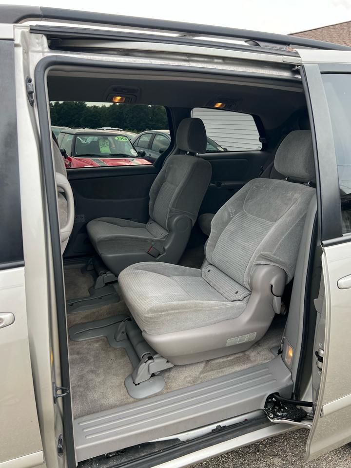 Toyota Sienna CE FWD 7-Passenger 2009