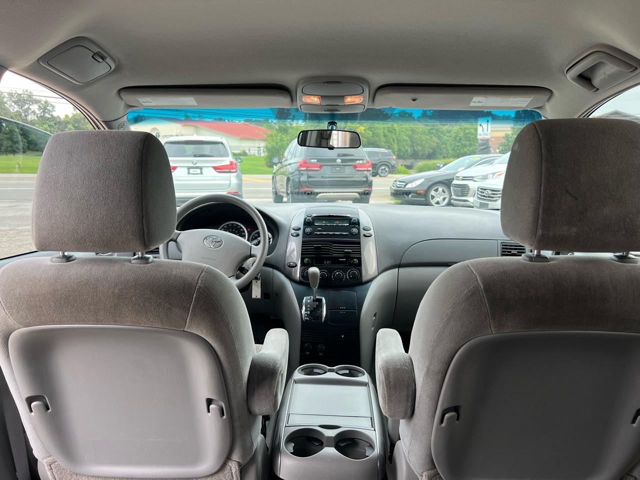 Toyota Sienna CE FWD 7-Passenger 2009