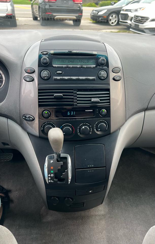 Toyota Sienna CE FWD 7-Passenger 2009