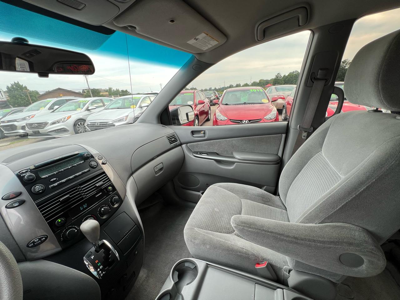 Toyota Sienna CE FWD 7-Passenger 2009