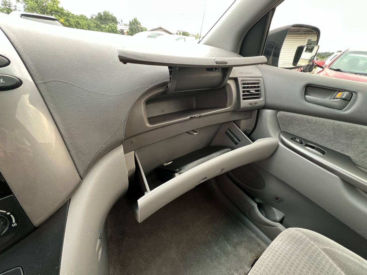 Toyota Sienna CE FWD 7-Passenger 2009