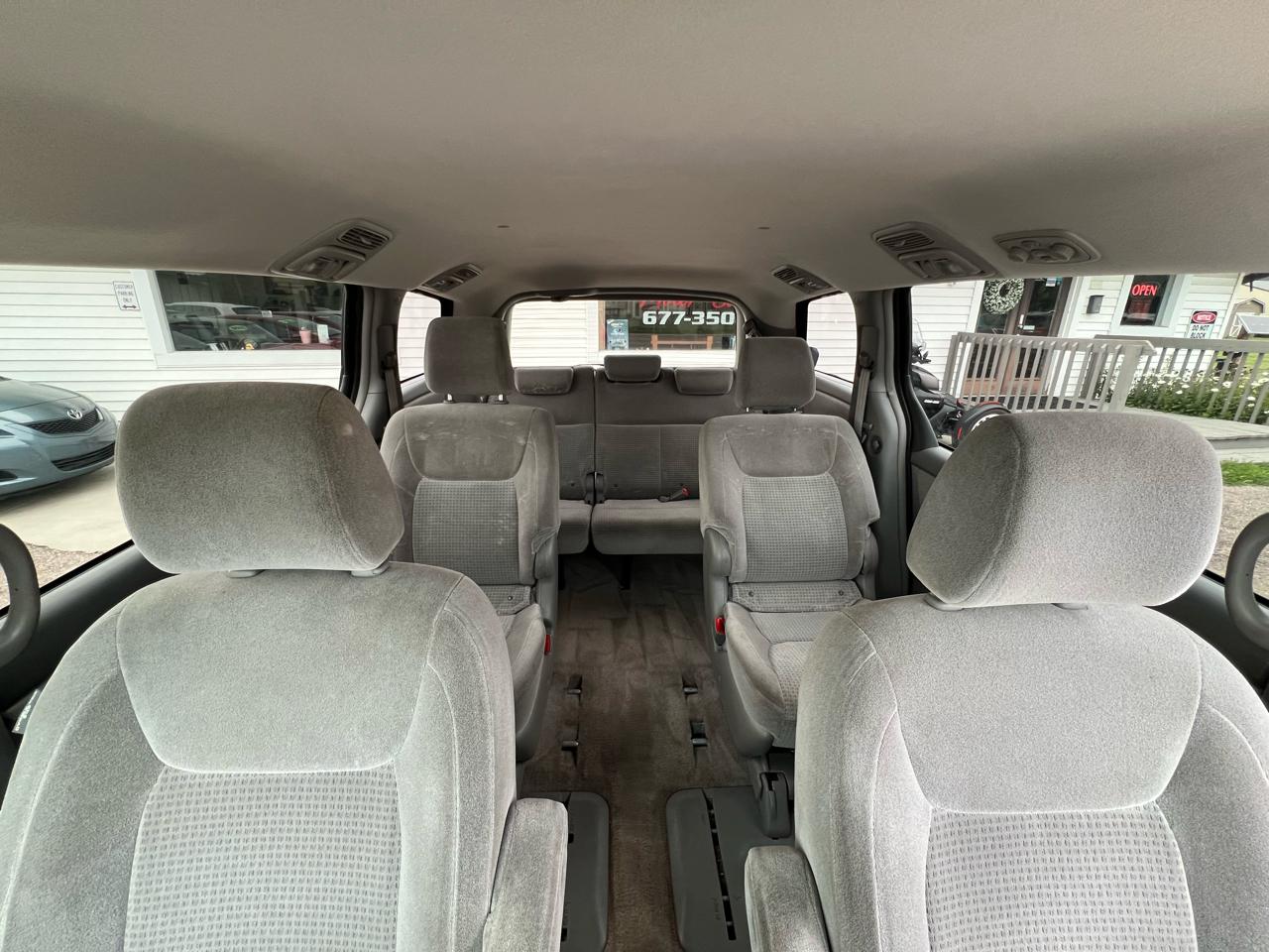 Toyota Sienna CE FWD 7-Passenger 2009