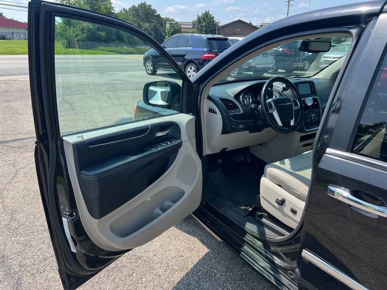 Chrysler Town & Country Touring-L 2014