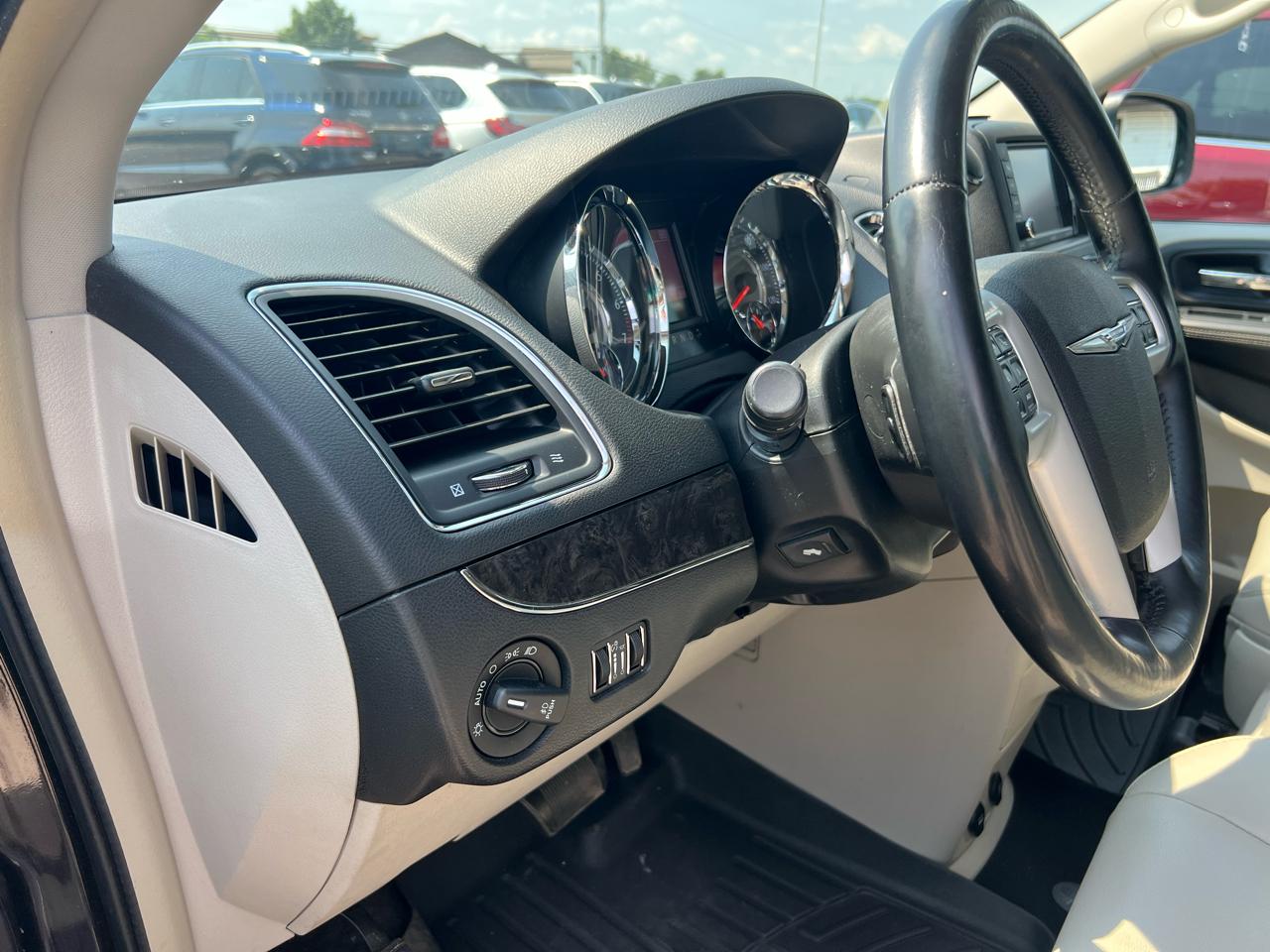 Chrysler Town & Country Touring-L 2014