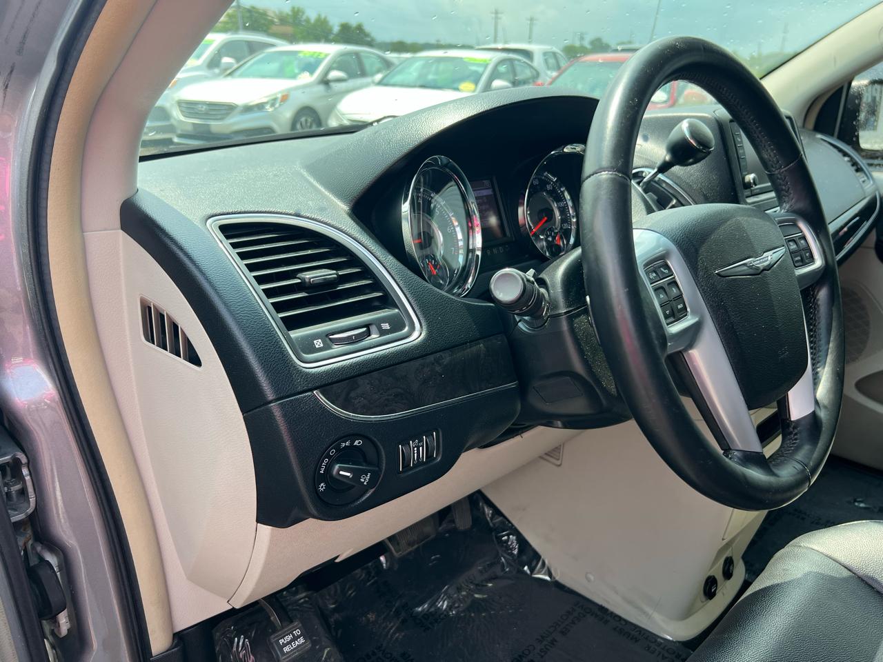 Chrysler Town & Country Touring 2014