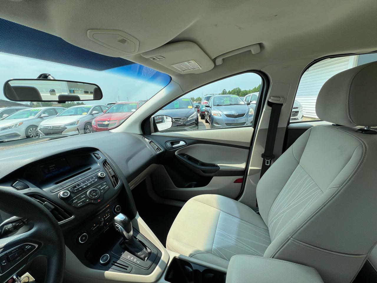 Ford Focus SE Sedan 2016