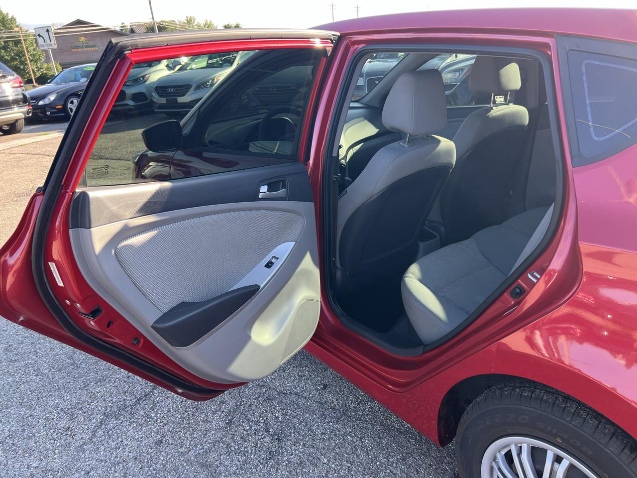 Hyundai Accent GS 5-Door 2013