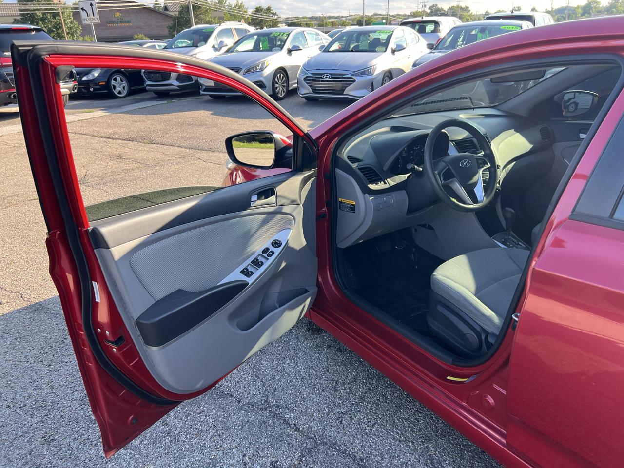 Hyundai Accent GS 5-Door 2013