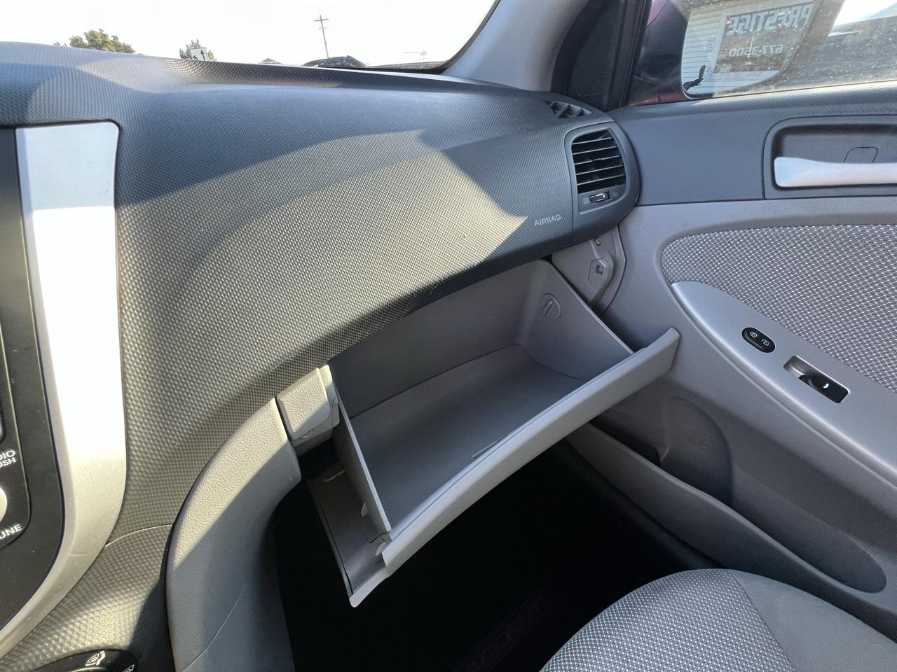 Hyundai Accent GS 5-Door 2013