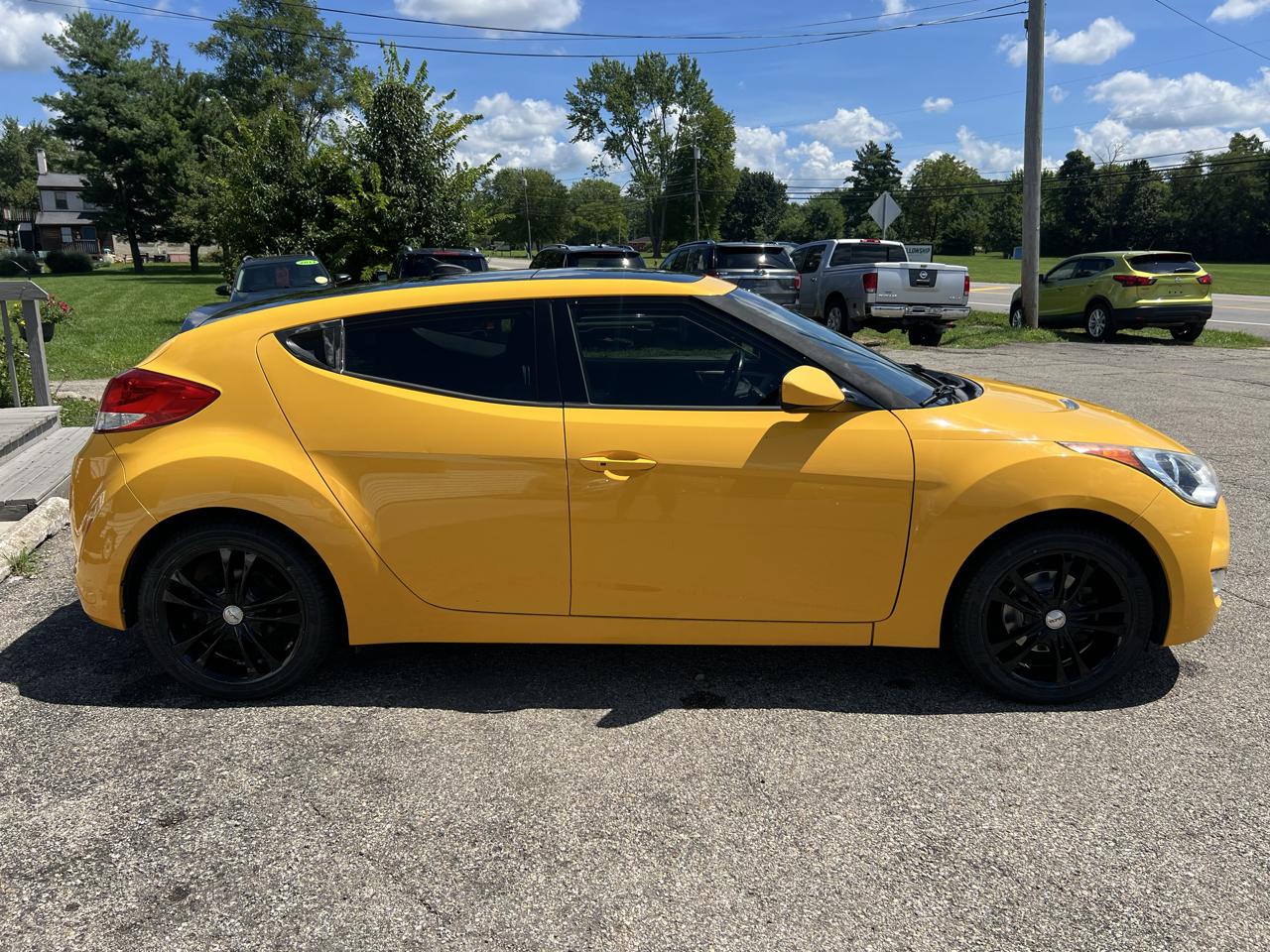 Hyundai Veloster Base 2013