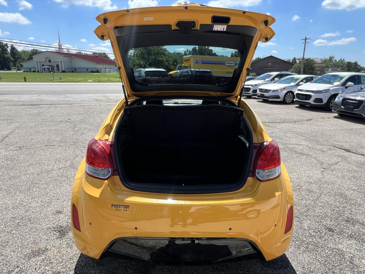 Hyundai Veloster Base 2013